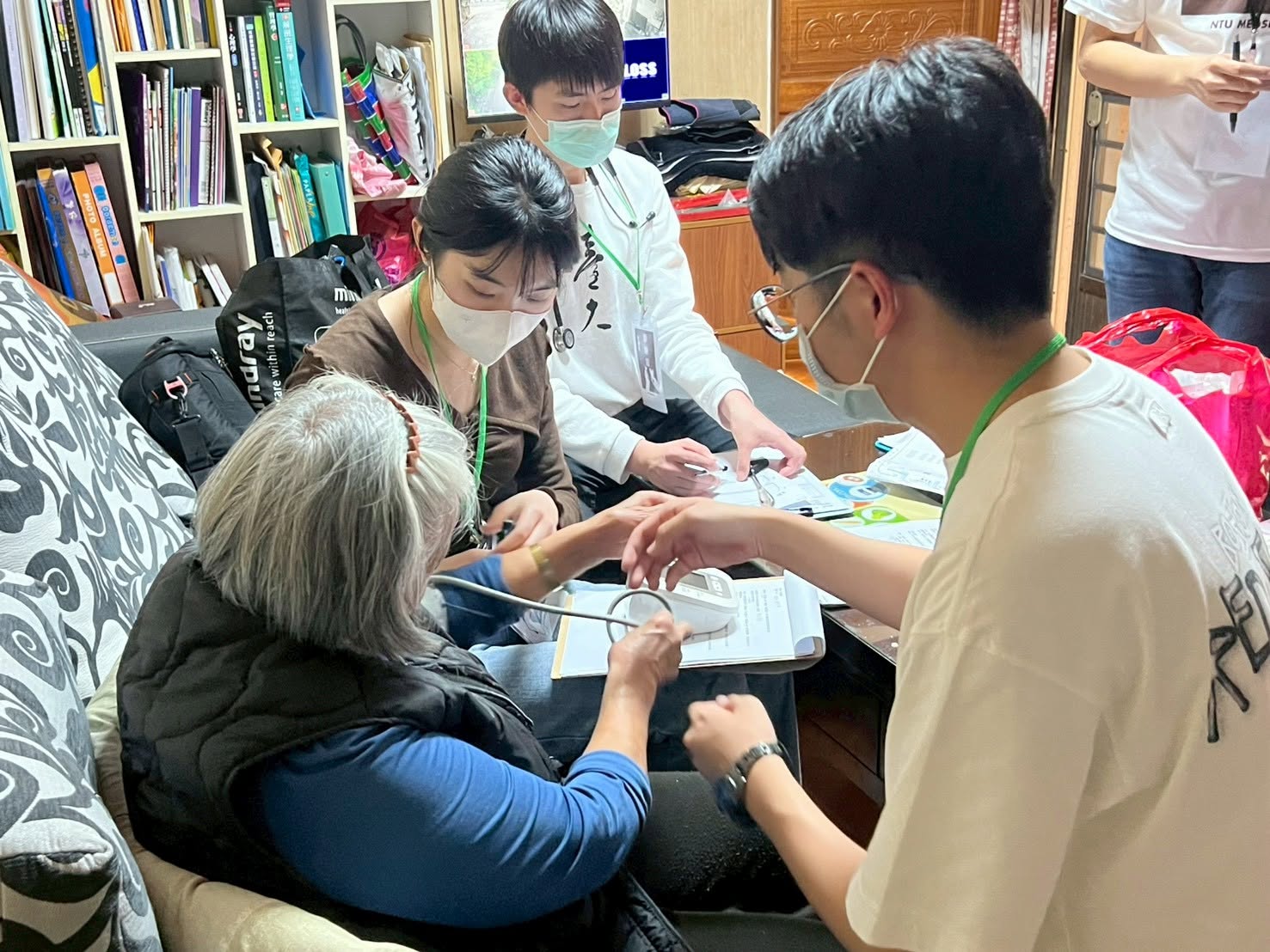 德瑪汶協會 × 台大醫服團｜走進部落，守護長者的健康日常！(標題圖檔)