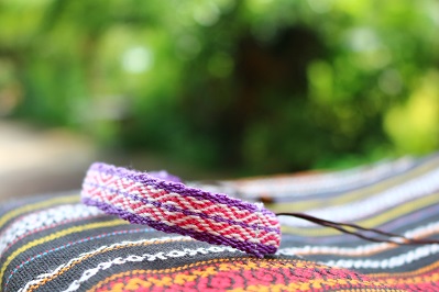 菱形織手環(顏色隨機出貨)1入(標題圖檔)