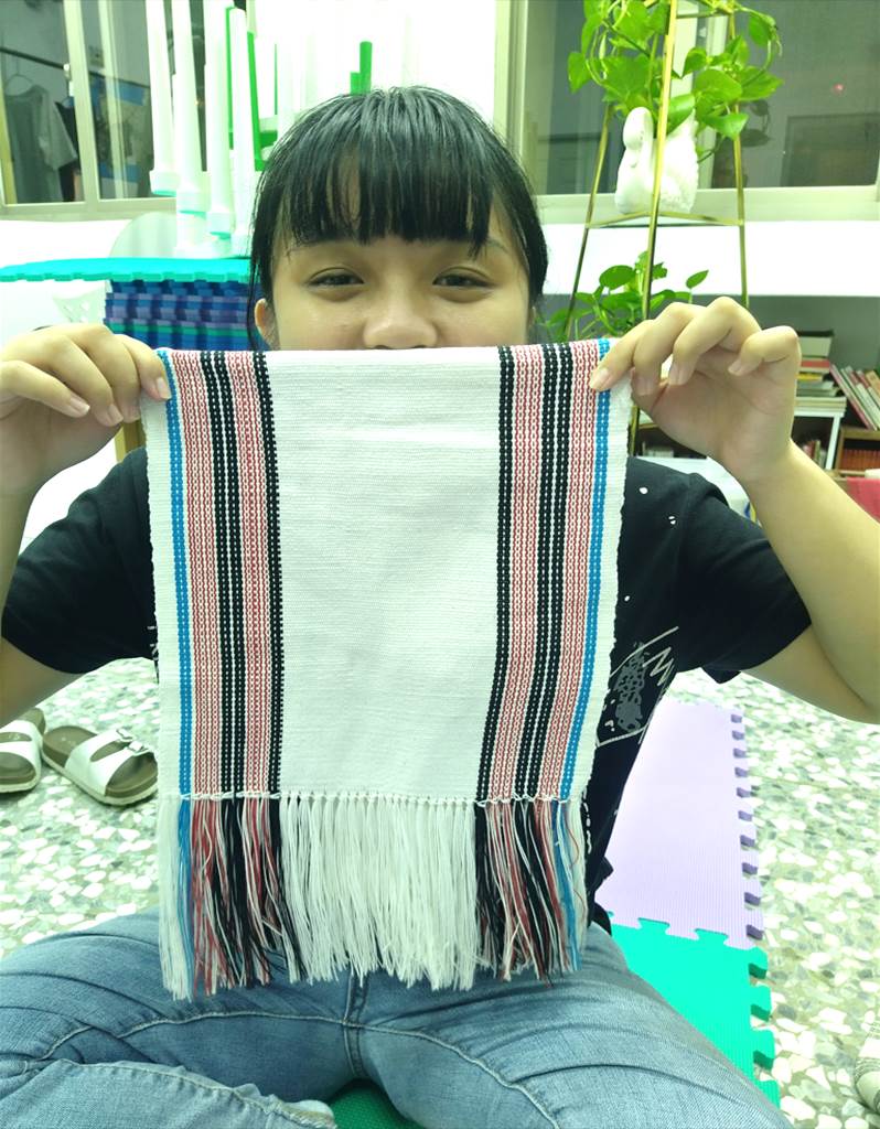 ▓ 德瑪汶青年織布班(標題圖檔)